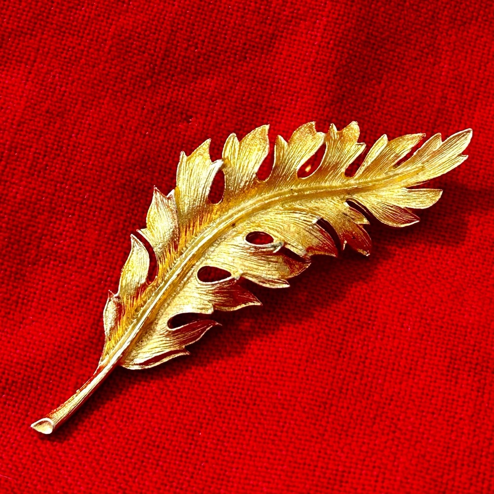 Vintage Goldtone CORO 1961 Leaf Feather Pin Brooch Signed Mid Century Modern
